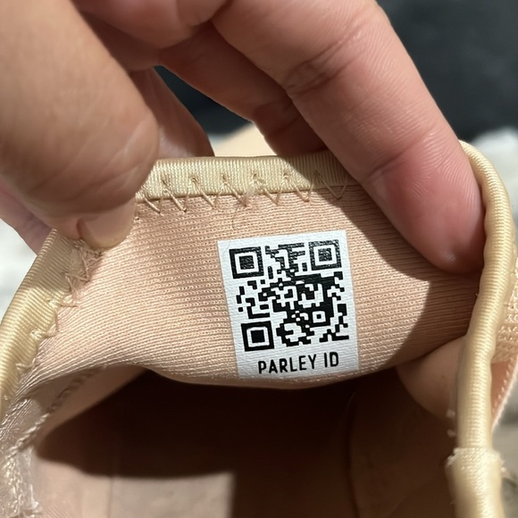 Adidas NMD R1 size EU 40 or 9.5. - Picture 3 of 6